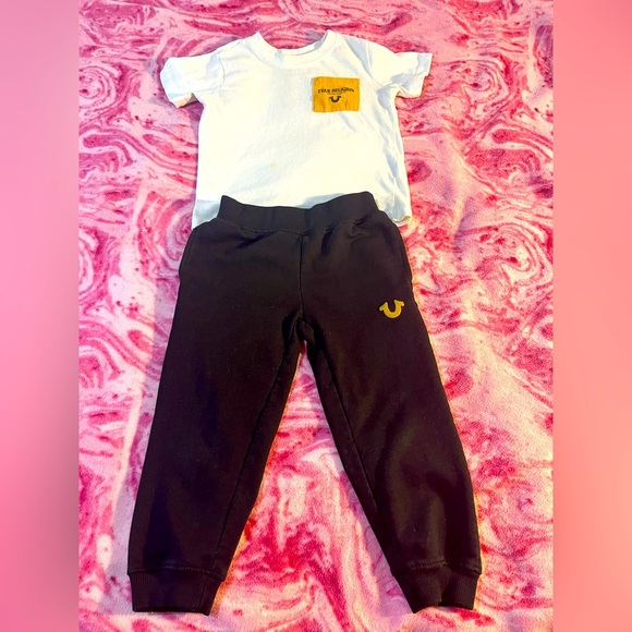 🪷True Religion White Tee and Black Joggers - Picture 2 of 3